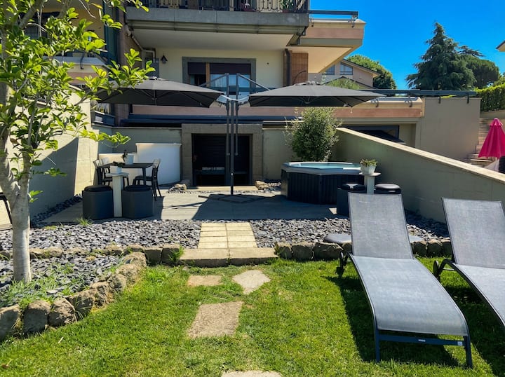 Villa with Jacuzzi · Castelli Romani
