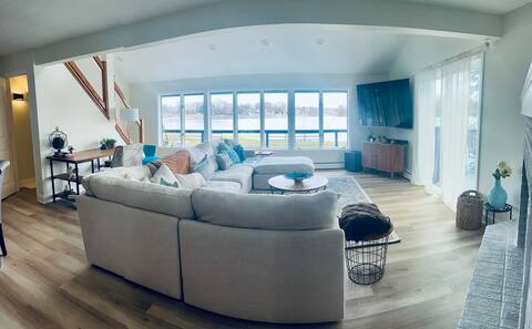 Luxurious Plx cozy lake front 4 bd hottub+ dog