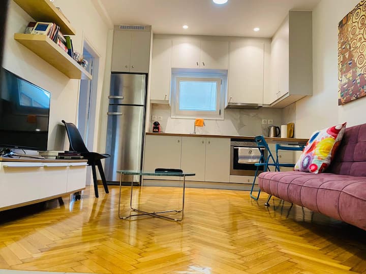 Στην καρδιά της Αθήνας με θέα τη πλατεία Καλλιγά ! - Athens