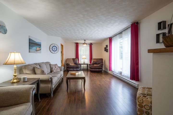 Anchor House | 5br Coastal Home Ideal For Groups - Bay Roberts