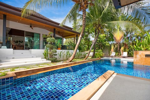 Luxury 5 Bedroom Staffed Villa @ Botanica Villas