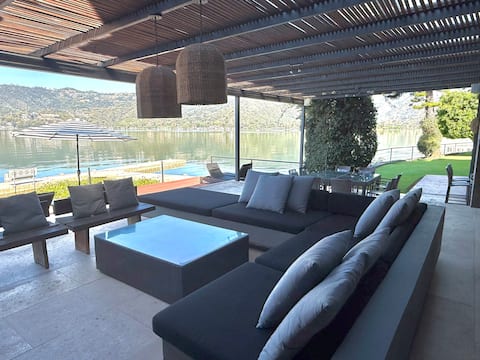 Stunning Sunset Lake Villa with private pool & spa