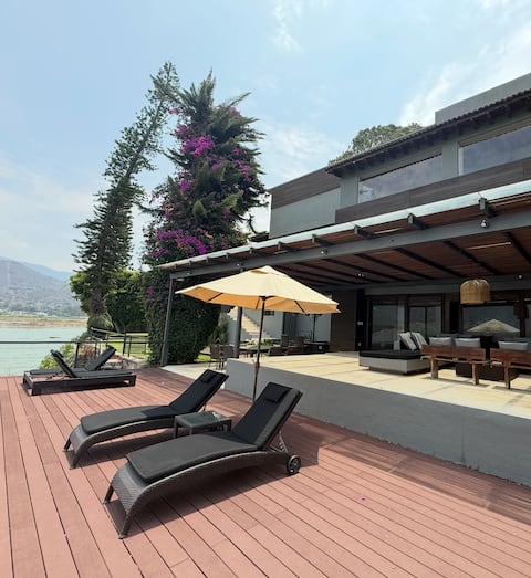 Stunning Sunset Lake Villa with private pool & spa