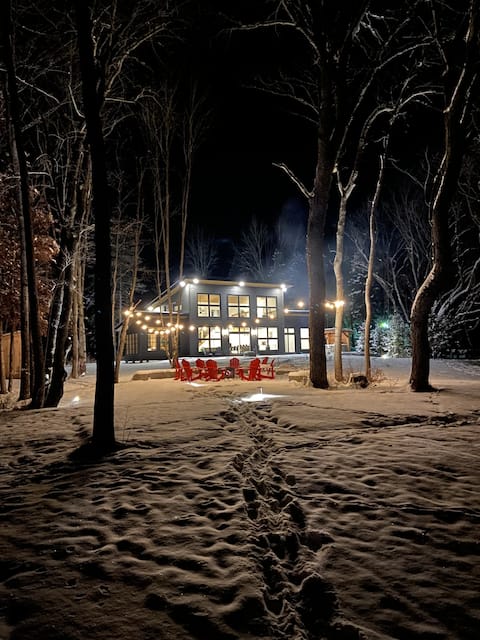 Muskoka Luxury Cottage near Huntsville with Sauna