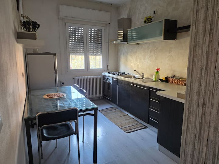 Casa Lerici. Curato E Tranquillo Appartamento - Brescia