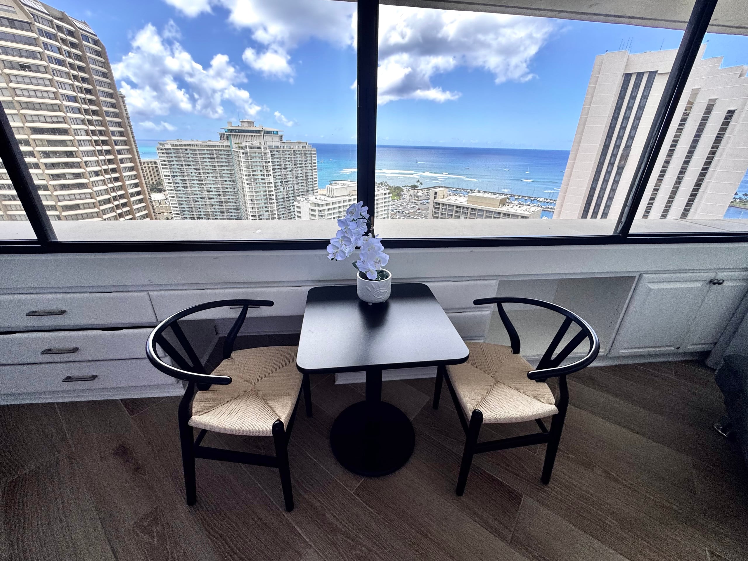 Condo in Honolulu · ★4.86 · Studio · 2 beds · 1 private bath - Image 10
