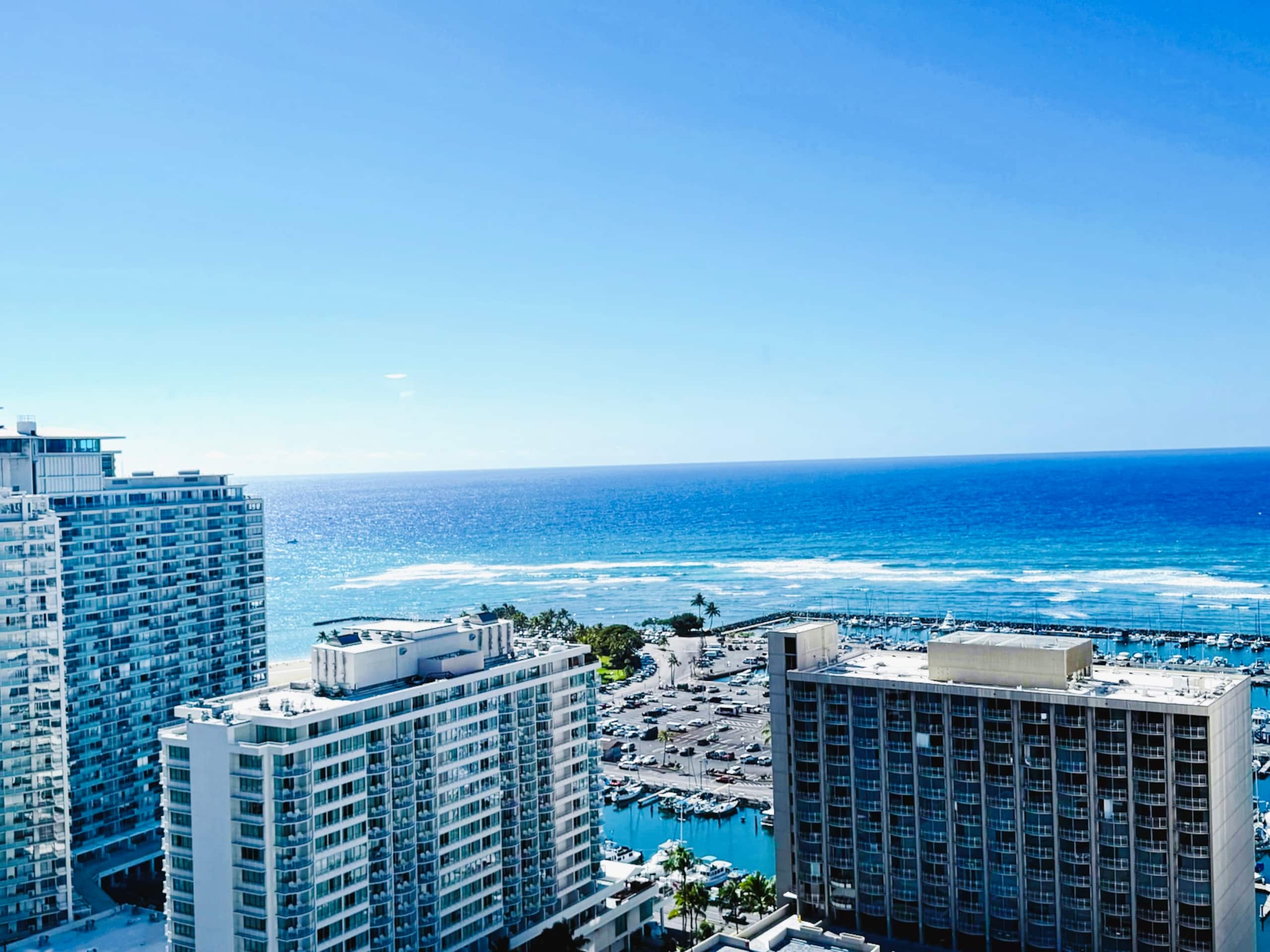 Condo in Honolulu · ★4.86 · Studio · 2 beds · 1 private bath - Image 12