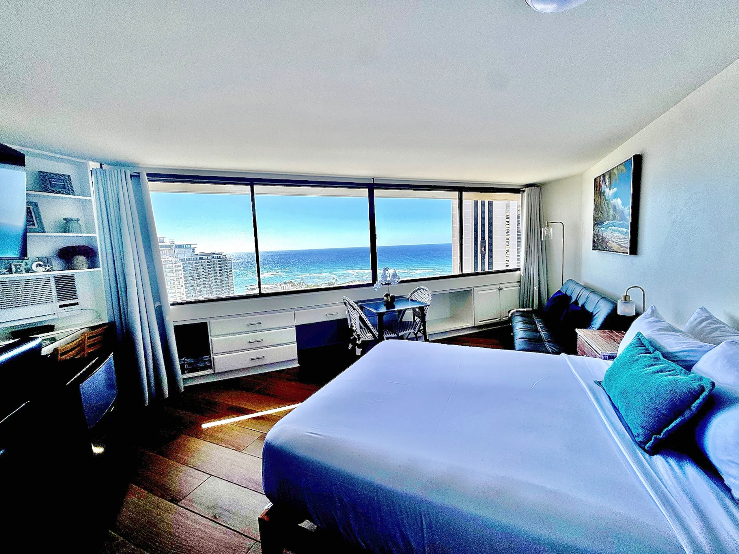 Condo in Honolulu · ★4.86 · Studio · 2 beds · 1 private bath - Image 9