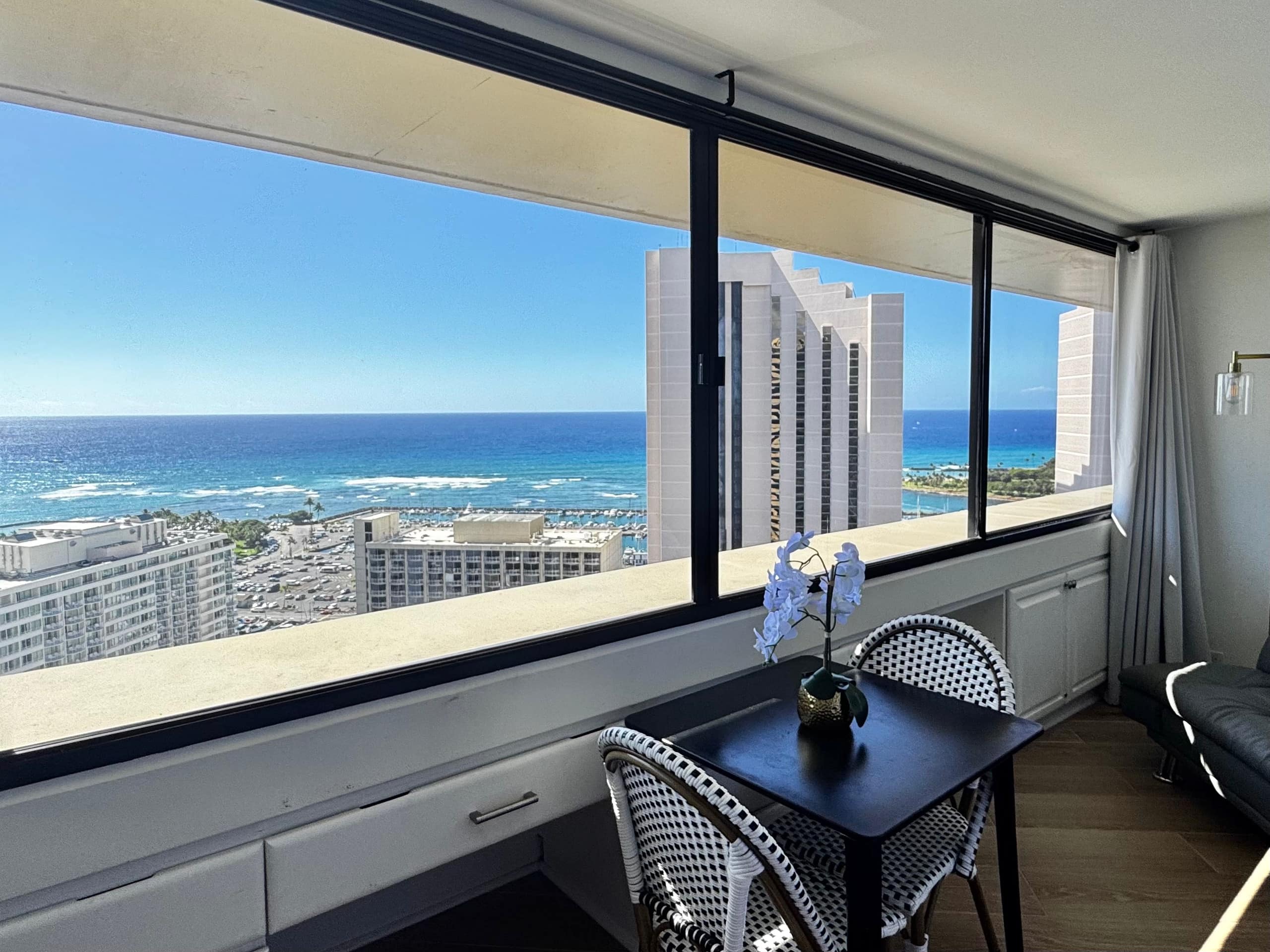 Condo in Honolulu · ★4.86 · Studio · 2 beds · 1 private bath - Image 1