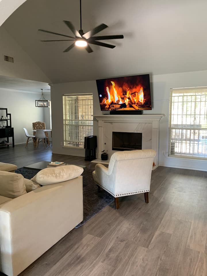Spacious 3br Home|fast Wifi + Near Downtown Tulsa - Tulsa, OK