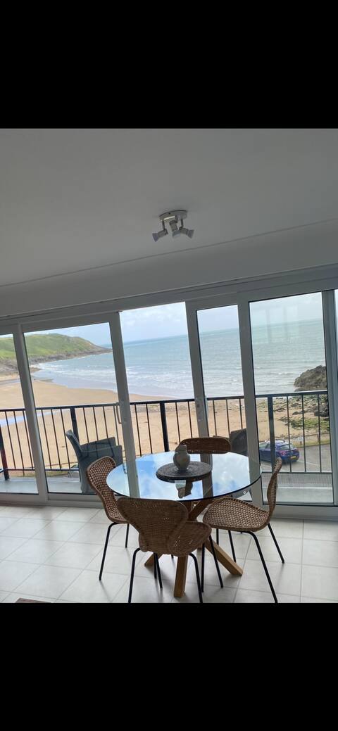 Caswell views  stunning beach apartment