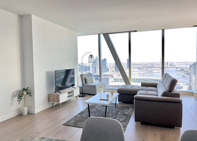 Stylish Escape Wide view 3B2B Apt Pool & Gym gallery image 3