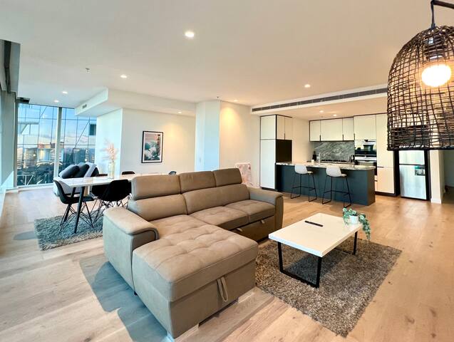 Stylish Escape Wide view 3B2B Apt Pool & Gym gallery image 4