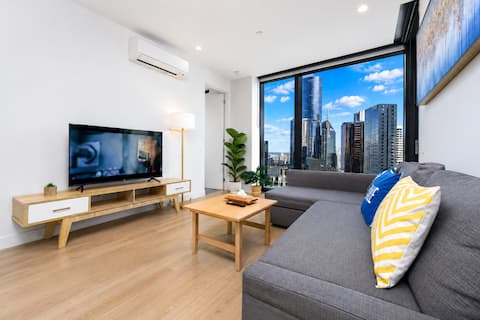Successful Airbnb property: 43F 180° MelbCbd Skyview 3BR2Bath. 7 Pax. 2 CarPark in Carlton