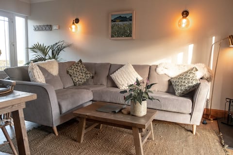 Popular Airbnb listing: Modern & spacious, fully-equipped 2 bed bungalow in Bracadale
