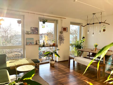 Top performing Airbnb: Sunny apartment on KarLi in the middle of Leipzig in Zentrum Süd
