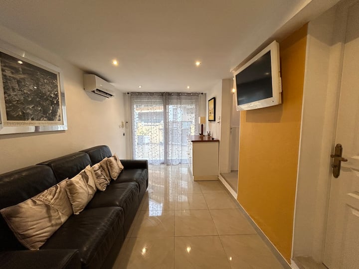 Appartement Dans Villa Avec Parking Privé - Saint-Laurent-du-Var