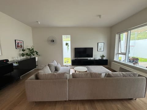 Spacious & luxurious apartment with great patio