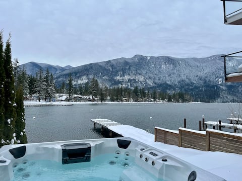 Waterfront Home on Cultus Lake w/ Dock & Hottub