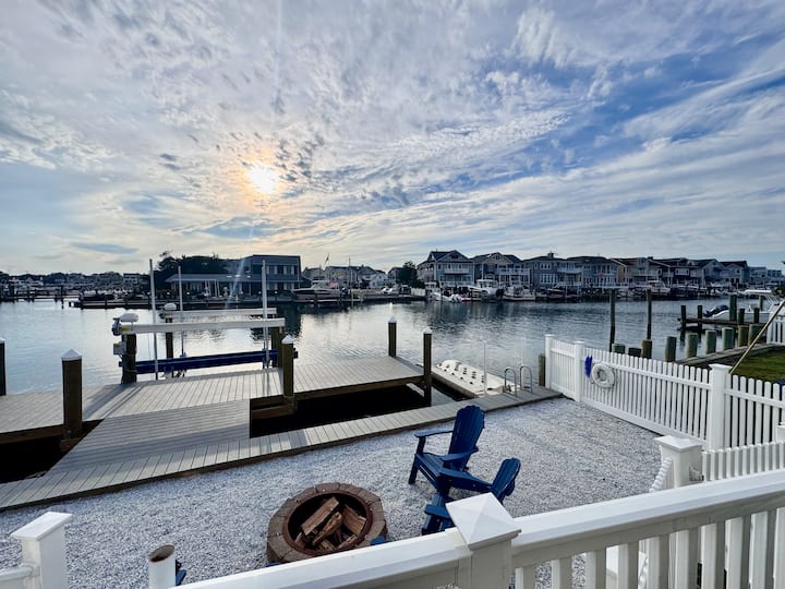 Backyard outdoor dining area on the waterfront Lake Louise NJ