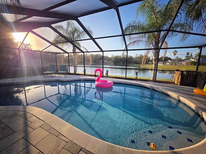 Peaceful Poolside Lake Home | 15 Mins To Tampa - Riverview, FL