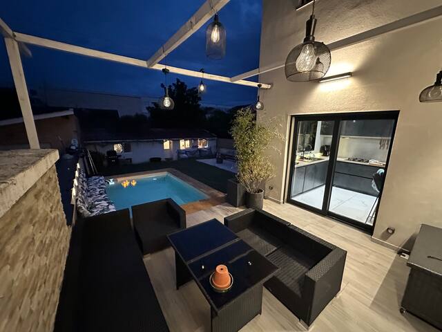 Maison avec piscine + jardin + parking / Lyon 8e gallery image 2