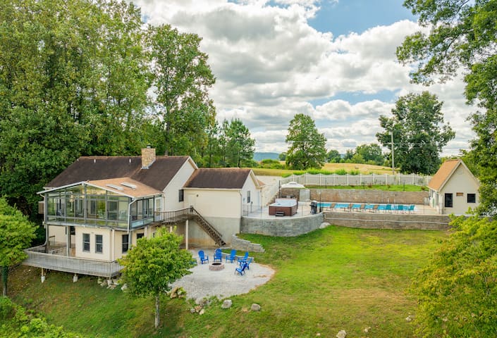 Guest favorite listing in Lake Cumberland