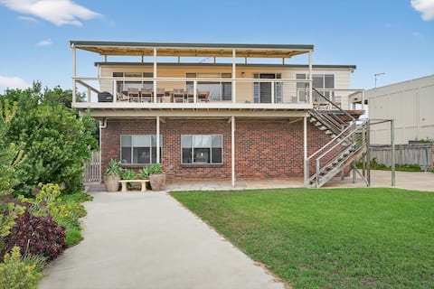 Coastal Escape: Entire House- fun for everyone!