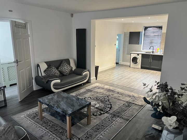 Modern 3bd Home | Free Parking & Fast Wi-fi - Morpeth