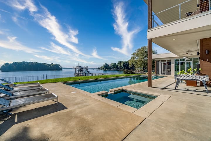 Lake Norman Lakefront - Pickleball, Hot Tub, Pool