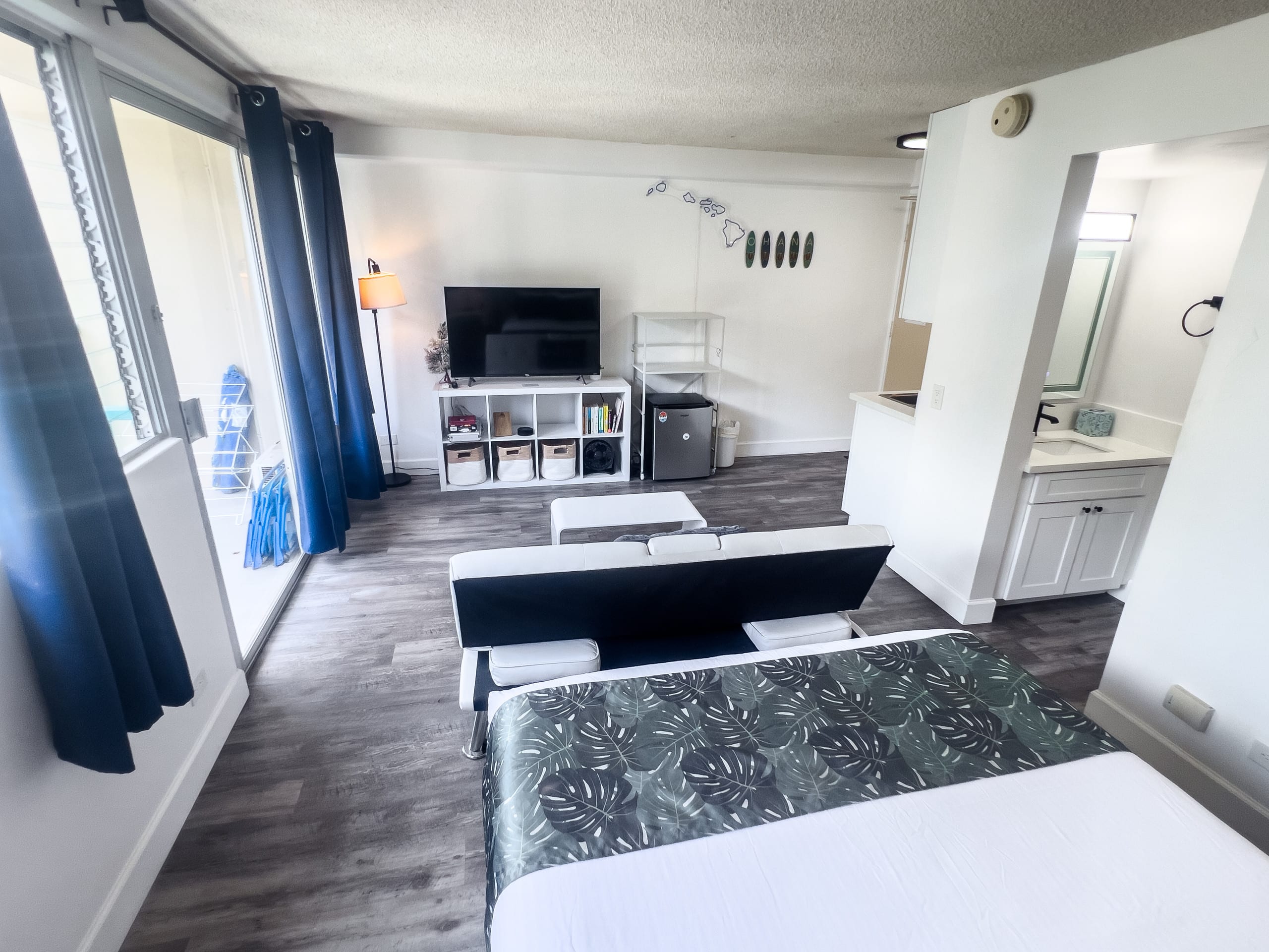 Condo in Honolulu · ★4.87 · Studio · 1 bed · 1 bath - Image 35