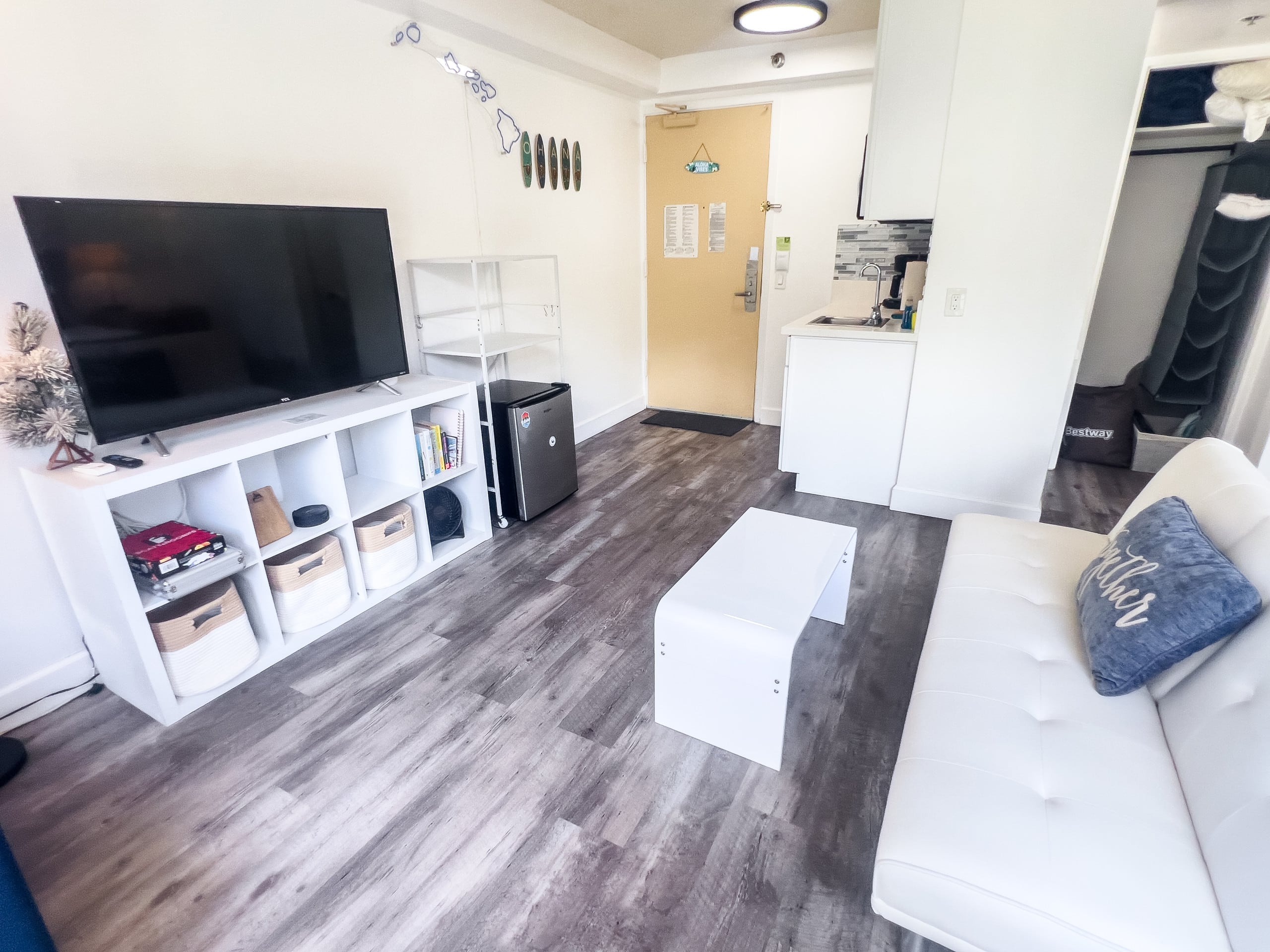 Condo in Honolulu · ★4.87 · Studio · 1 bed · 1 bath - Image 7