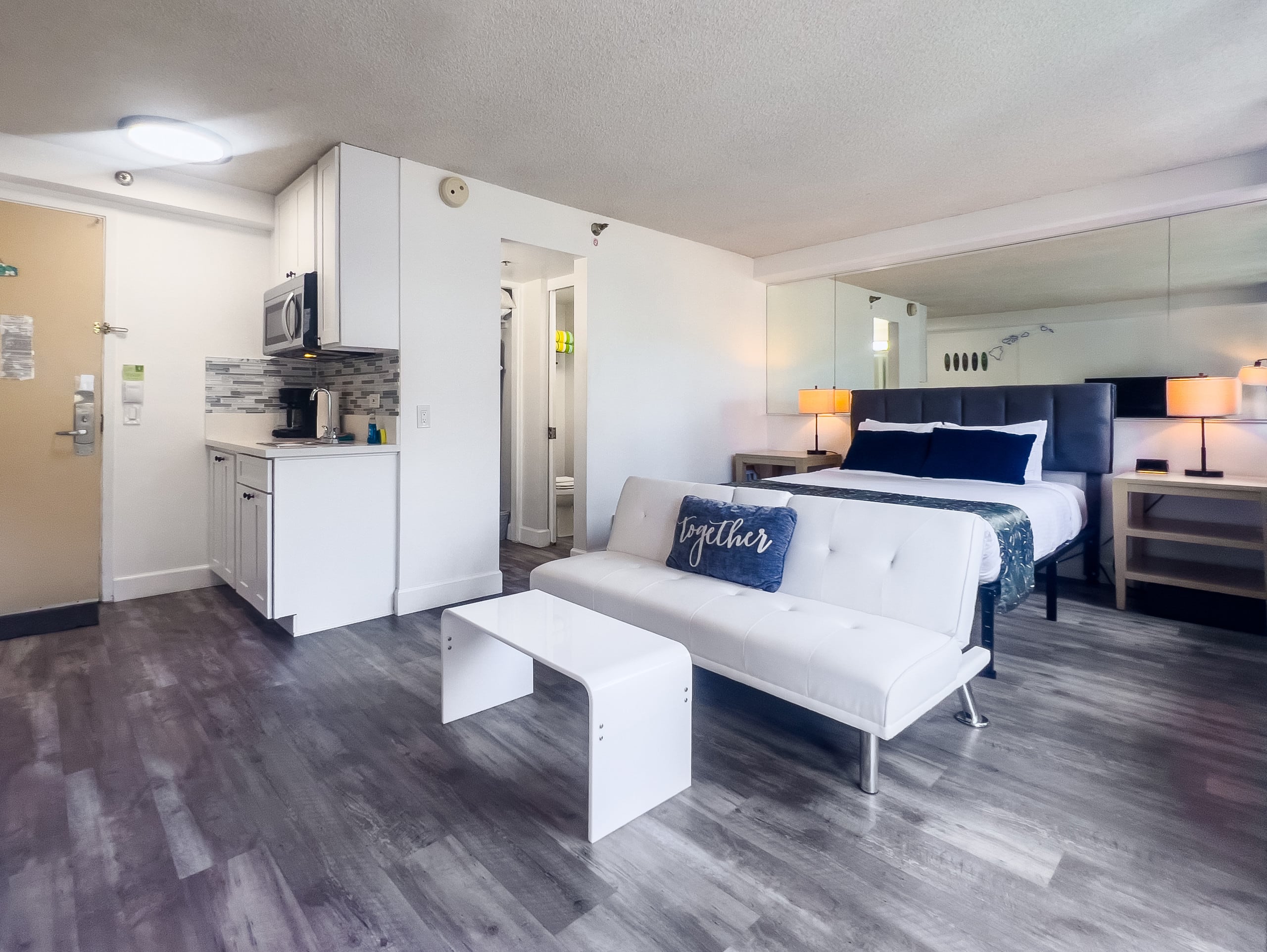 Condo in Honolulu · ★4.87 · Studio · 1 bed · 1 bath - Image 5