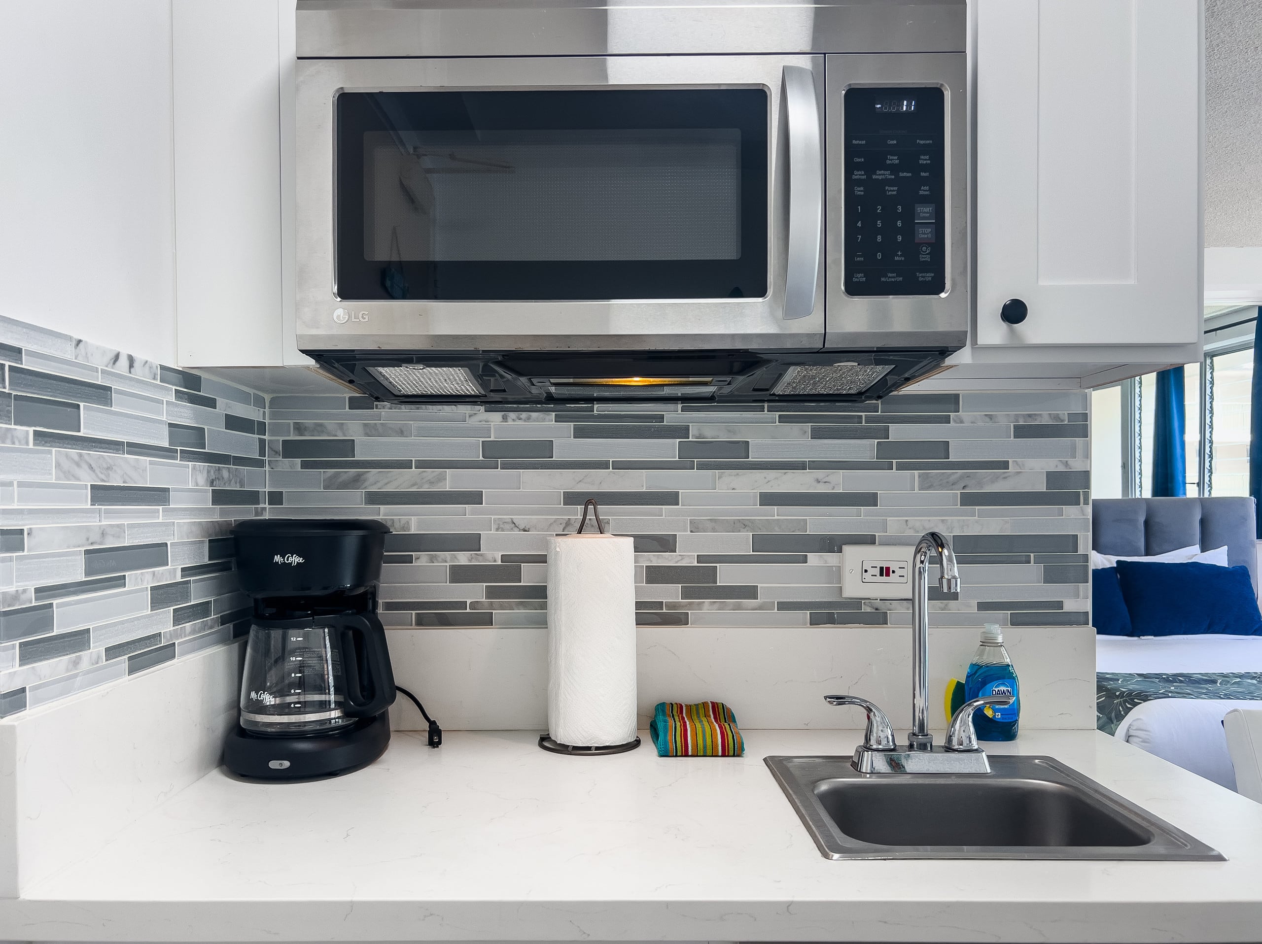 Condo in Honolulu · ★4.87 · Studio · 1 bed · 1 bath - Image 10