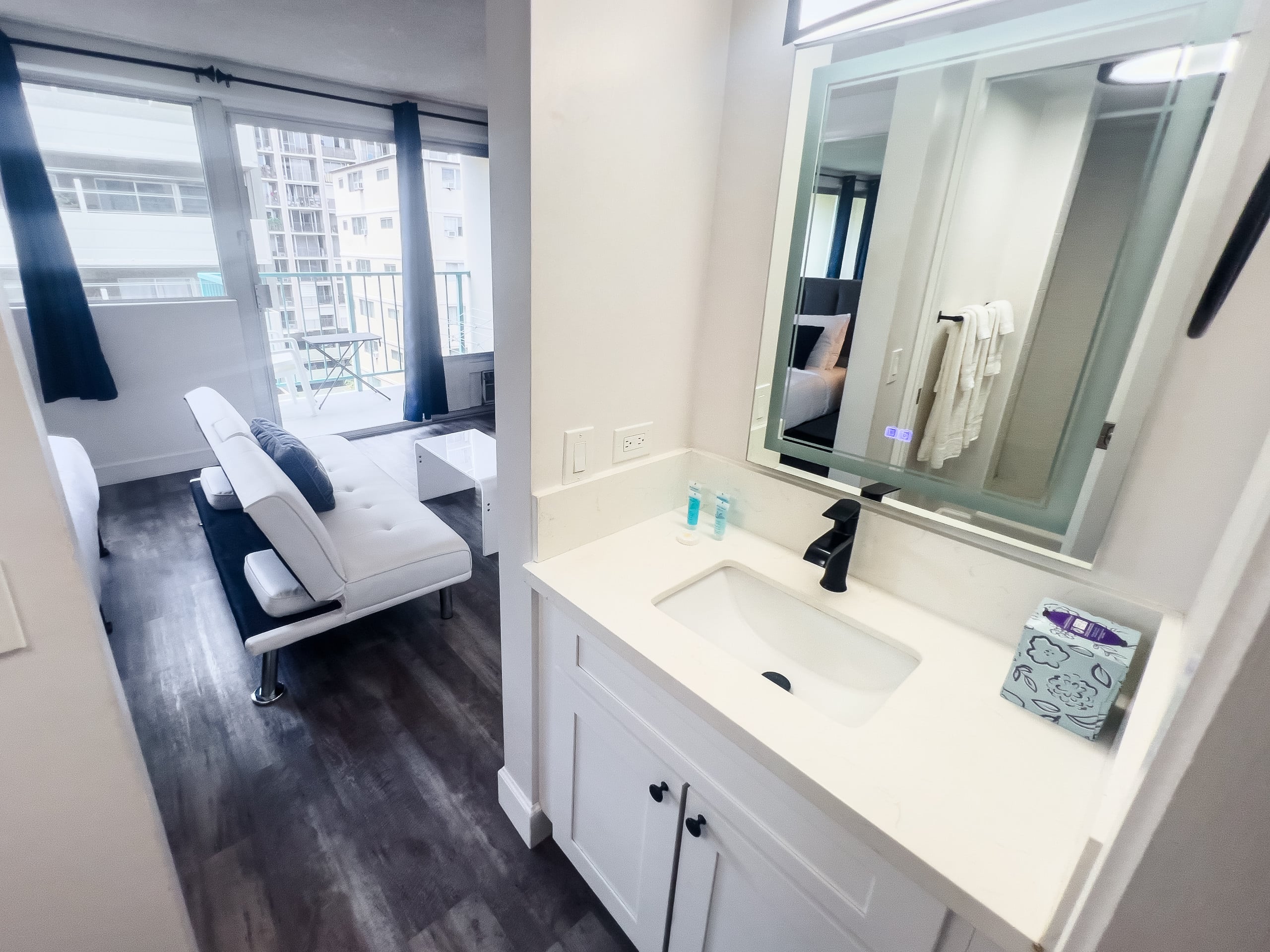 Condo in Honolulu · ★4.87 · Studio · 1 bed · 1 bath - Image 19