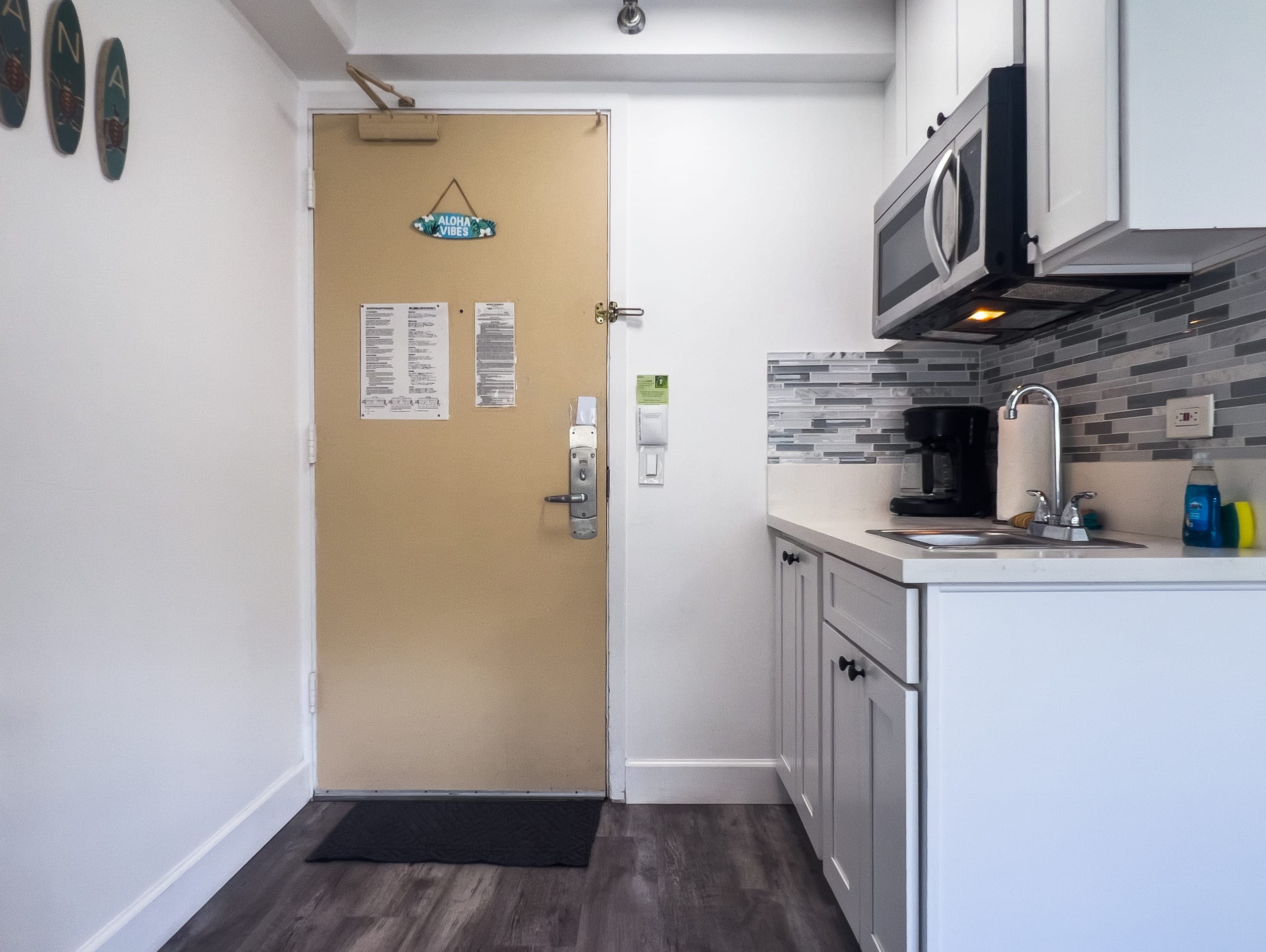 Condo in Honolulu · ★4.87 · Studio · 1 bed · 1 bath - Image 9
