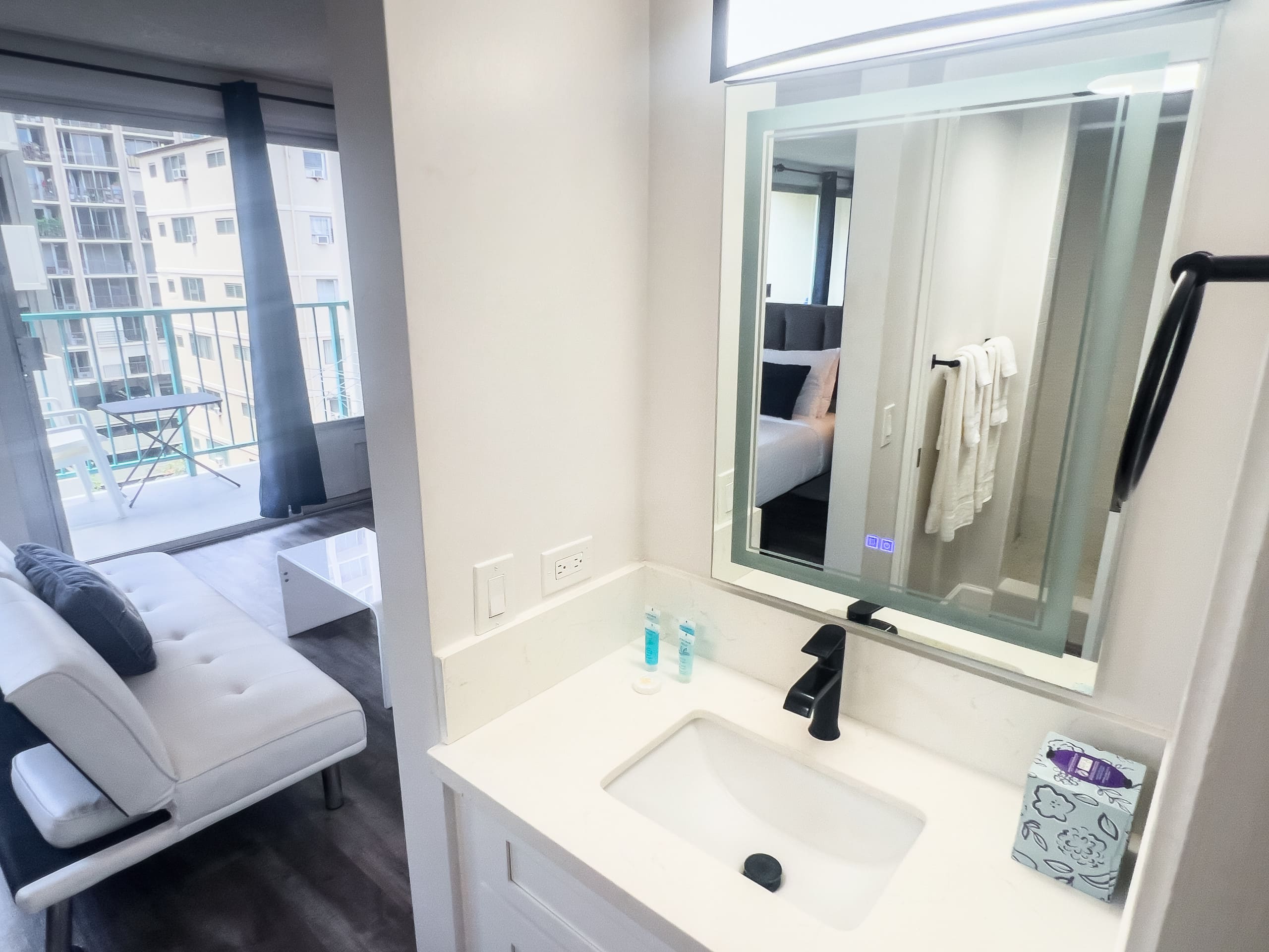 Condo in Honolulu · ★4.87 · Studio · 1 bed · 1 bath - Image 18
