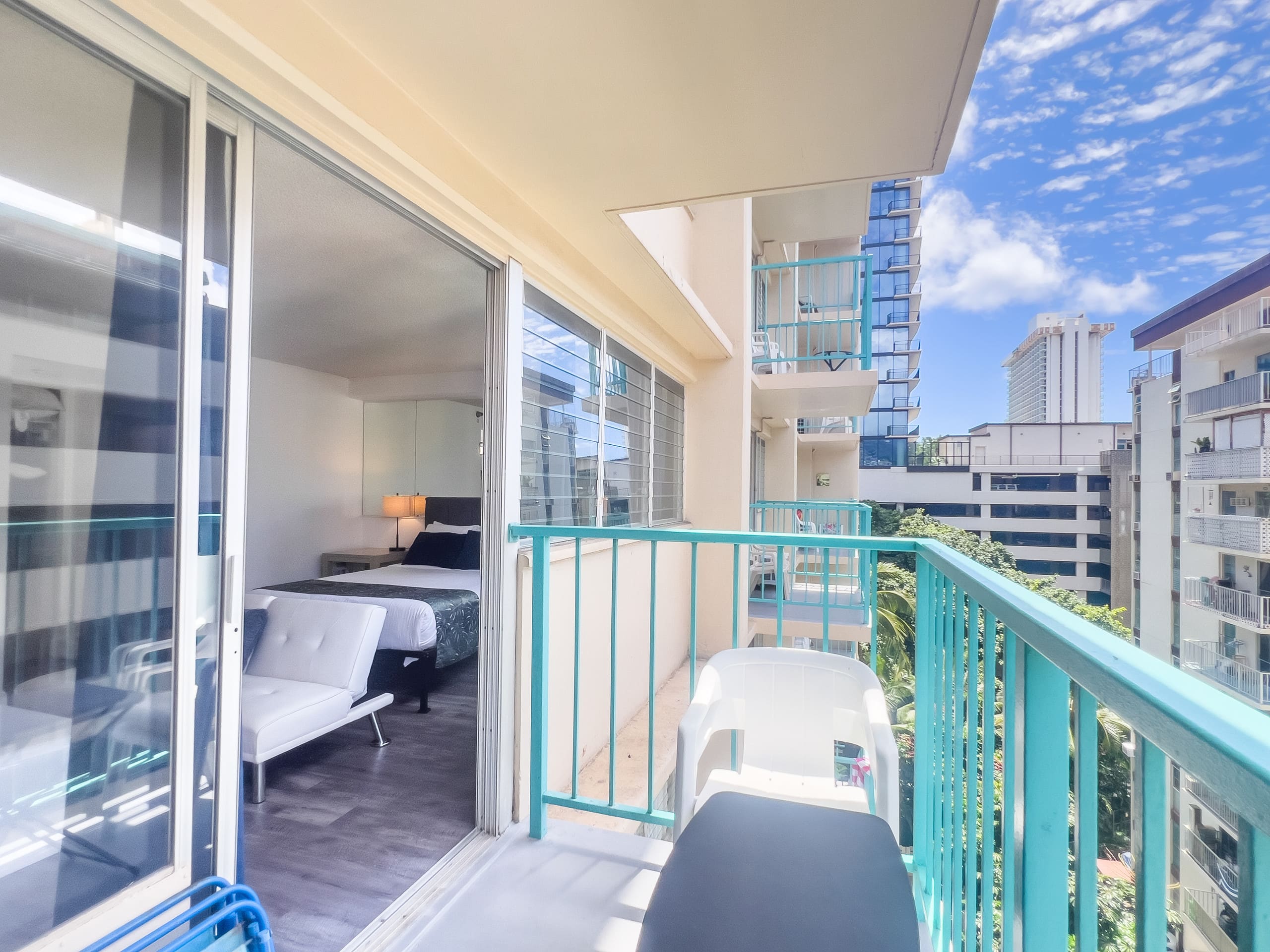 Condo in Honolulu · ★4.87 · Studio · 1 bed · 1 bath - Image 25