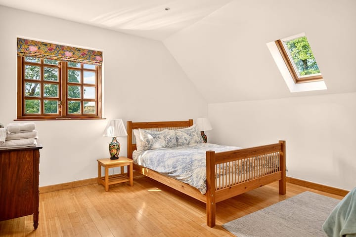Double Bedroom with additional daybed and ensuite bathroom