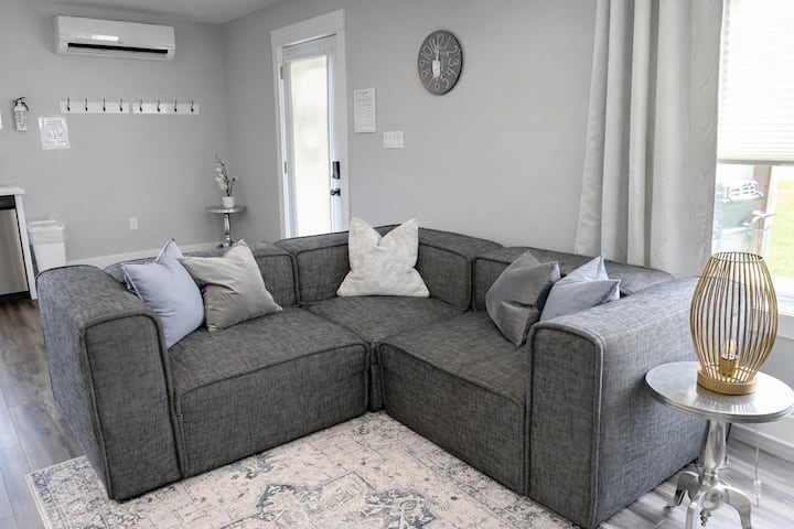 Elegant Private Suite Close To Downtown - Charlottetown