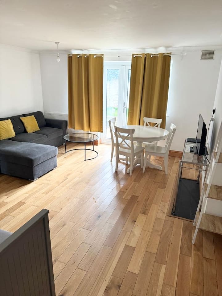 Beautiful 2 Bedroom Garden Flat W/ Free Parking - 킹스턴