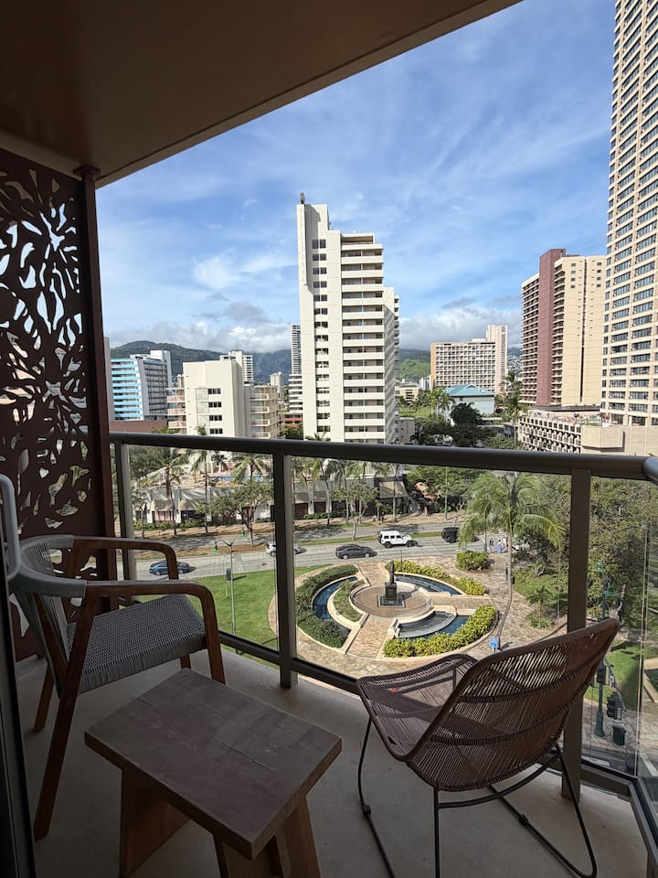 Lovely Boutique Condo - Kalākaua Ave -2 Queen Beds - Honolulu, HI