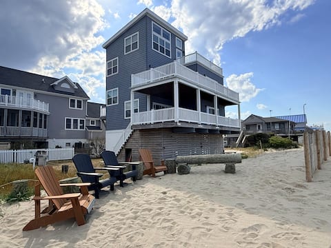 Oceanfront Gem (Hot Tub and Sauna - extra fee)
