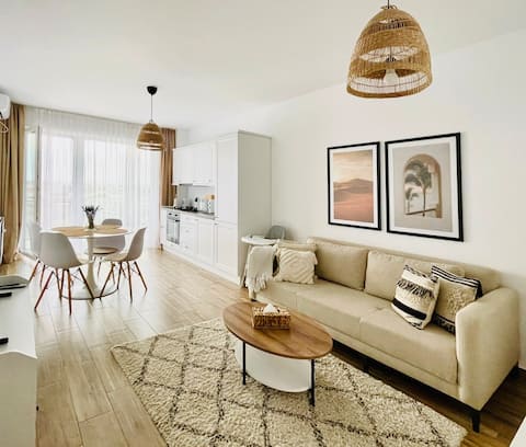 Palm 1 -central, free parking, family friendly