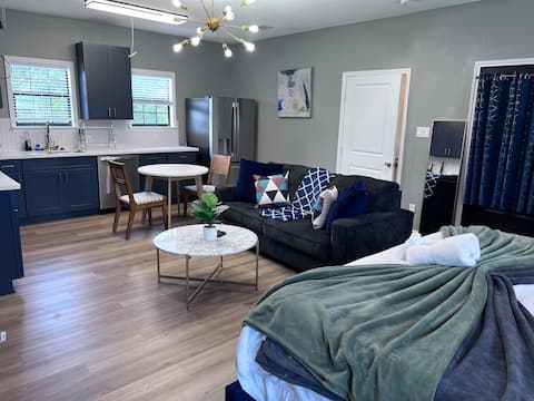 Popular Airbnb listing: Yardhouse Loft | Med Center Hideaway in Houston