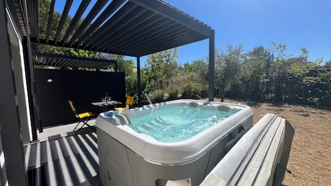 Successful Airbnb property: Spa break between Avignon and Ventoux. Adults only in Carpentras