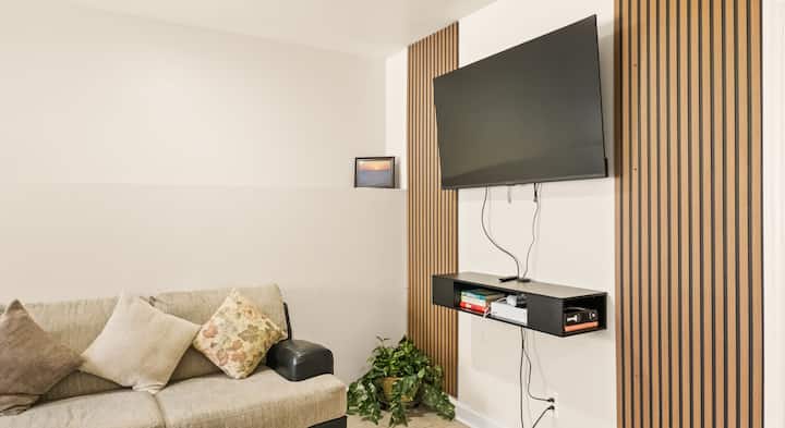 2-br, 1-bath Unit With Game Room & Free Parking - Greensboro, NC