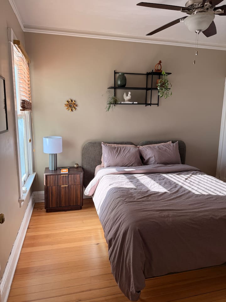 Private Room In Historic District Townhome - Denver, CO