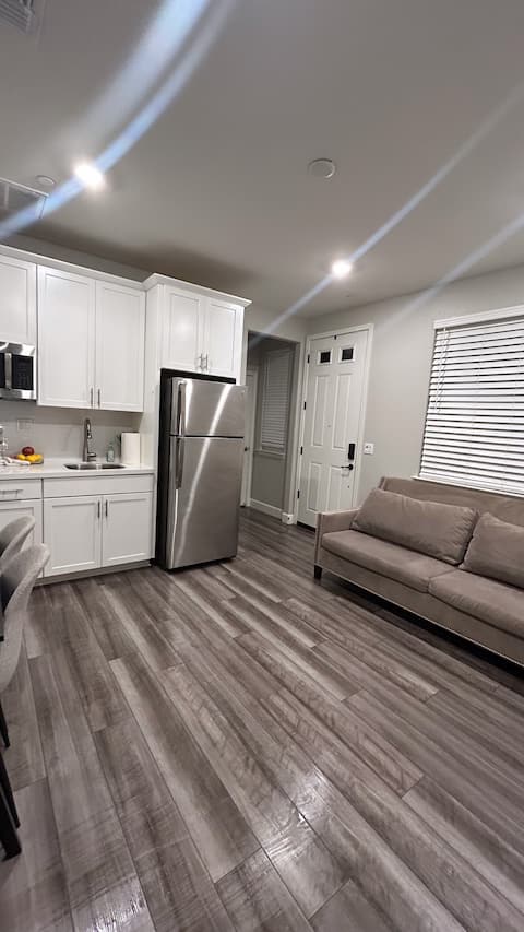 Adorable brand new 1 bedroom 1 bath private suite