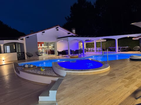 Villa Sany:10 Pers House 200m2 pool , jacuzzi